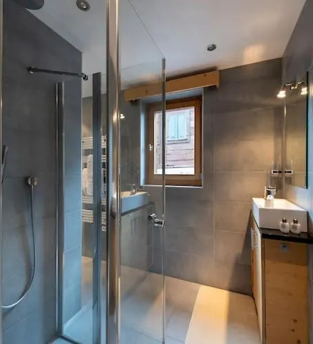 Luxurious In בקתה