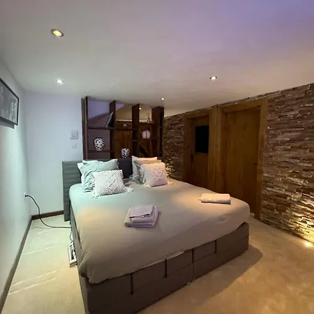 Luxurious In 木屋 韦尔比耶